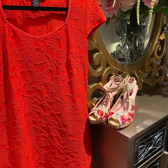 Stretchy Red Dress - Picture 2 of 3